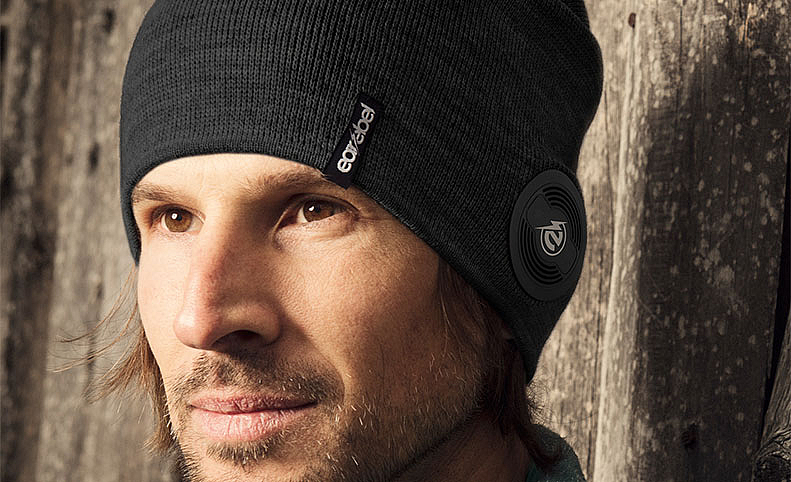 BlueBluetooth Headphone Earebel Beanie Lifestyle, ©Earebel